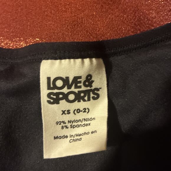 Love & Sports Black Ribbed Seamless Crop Tank Top V-Neck Built-In Bra XS (0-2) - Picture 2 of 3